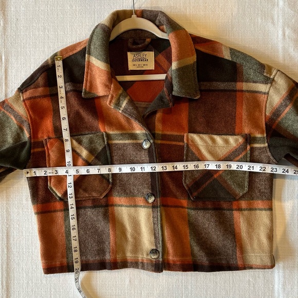 Ashley Outerwear Woman’s Cropped Shacket Brown Orange Plaid Chore Pockets Size L - Picture 6 of 8